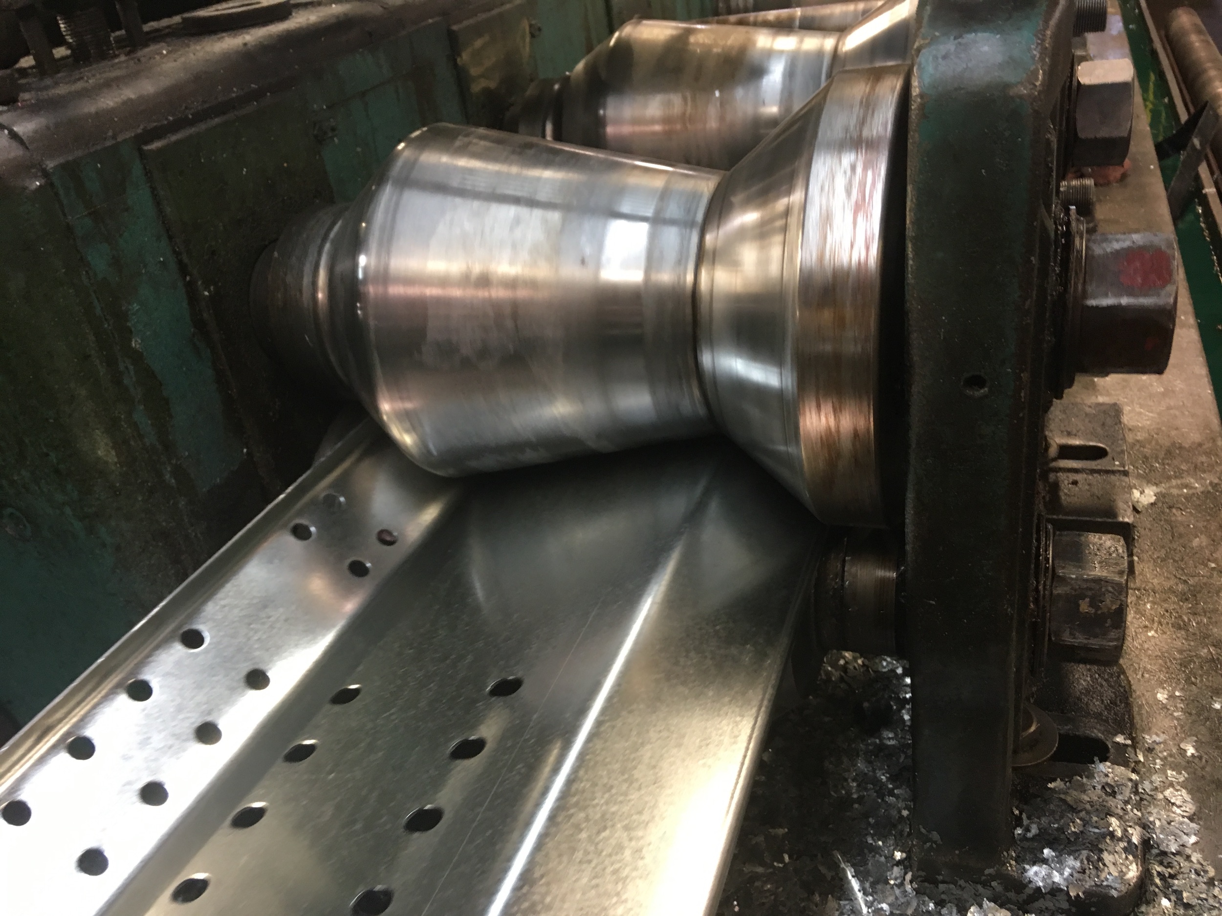 La planta de manufactura de “Roller Die + Forming“ en nuestras instalaciones en Querétaro, México nos muestra los principios aplicados en manufactura esbelta y 5s.